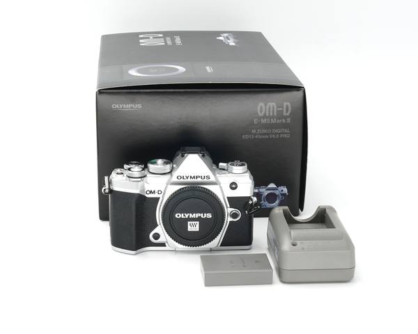 Olympus OM-D E-M5 Mark III silber Gehäuse