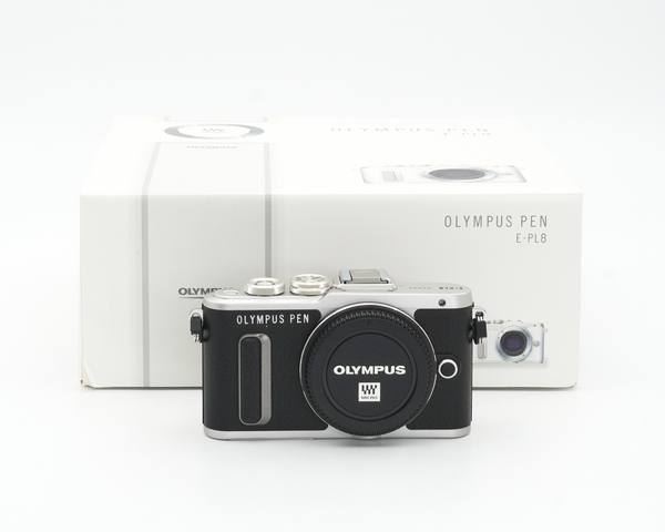 Olympus PEN E-PL8 silber/schwarz Gehäuse